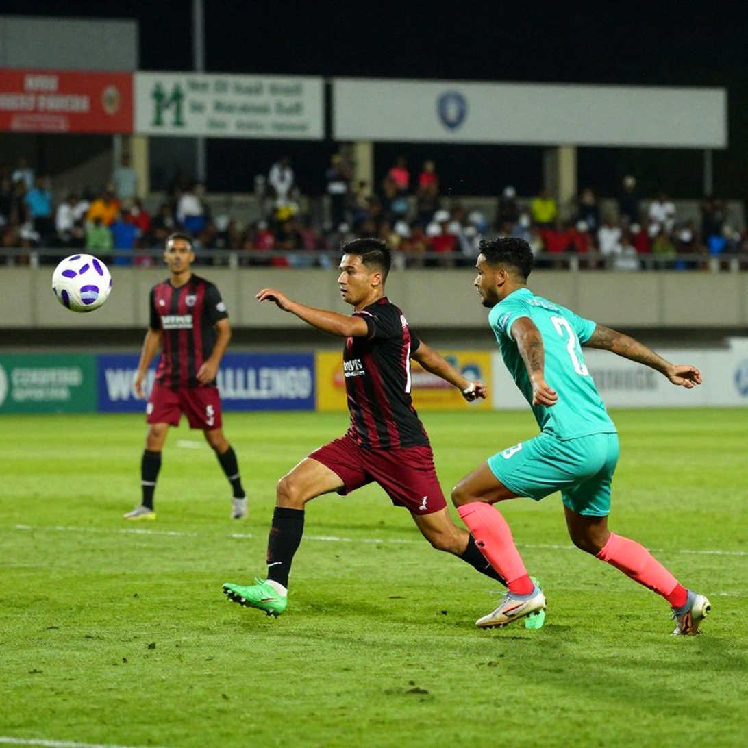 Hanoi FC đối mặt thử thách phòng ngự trước SLNA: Khi sự vắng mặt trở thành lỗ hổng chiến thuật