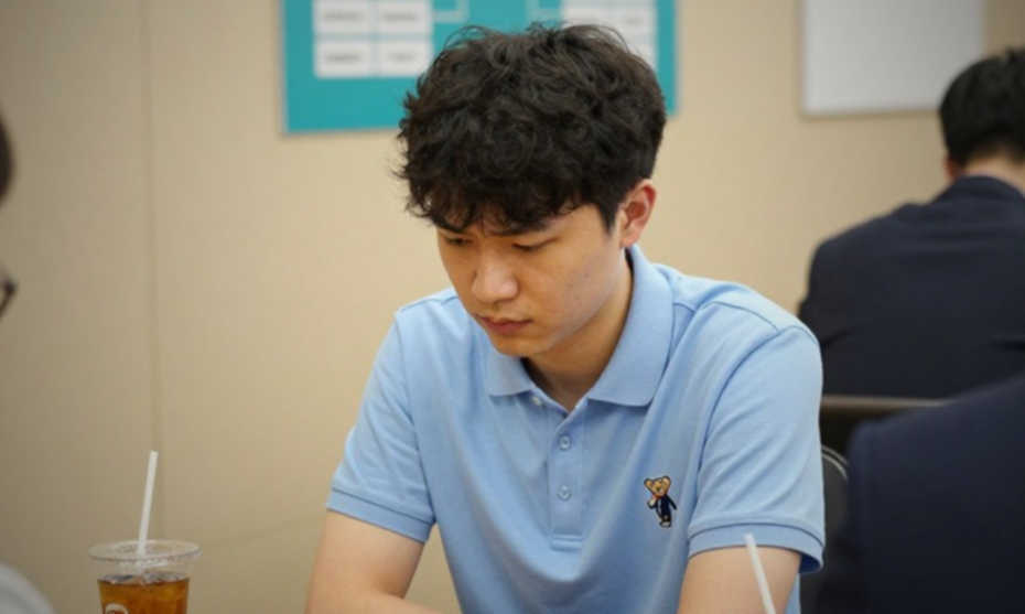 Carlsen gọi Sindarov là ứng viên sáng giá trước Gukesh: Ngôi vương cờ vua thế giới và bài toán tâm lý không có nước đi hoàn hảo Carlsen gọi Sindarov là ứng viên sáng giá trước Gukesh: Ngôi vương cờ vua thế giới và bài toán tâm lý không có nước đi hoàn hảo