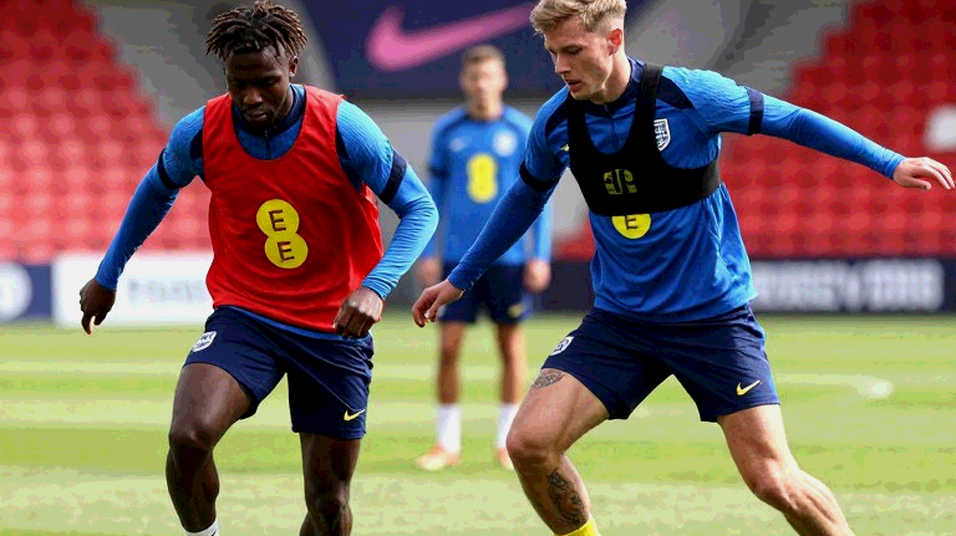 Edson Álvarez trở lại sau 10 trận vắng mặt: West Ham và phép thử không nằm trên sân cỏ