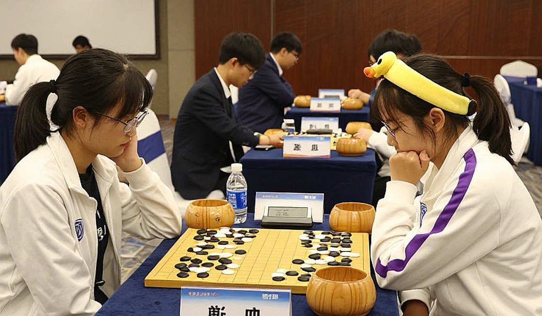 Egon Mattaaq, Scotch Game và cỗ máy bán hàng của làng cờ vua