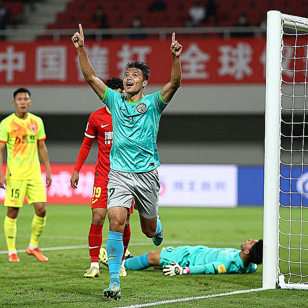 V.League: tiền lớn không mua được chiều sâu — cái bẫy của kỳ chuyển nhượng