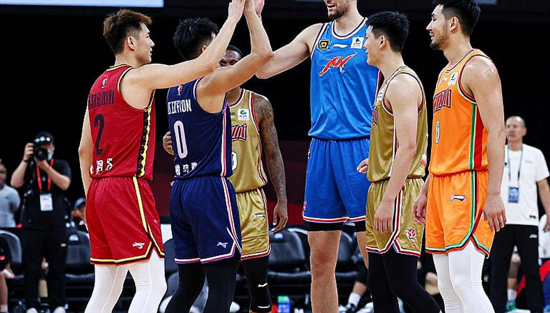 Basketball analysis with an empty framework: when data is absent, the transfer window grows louder