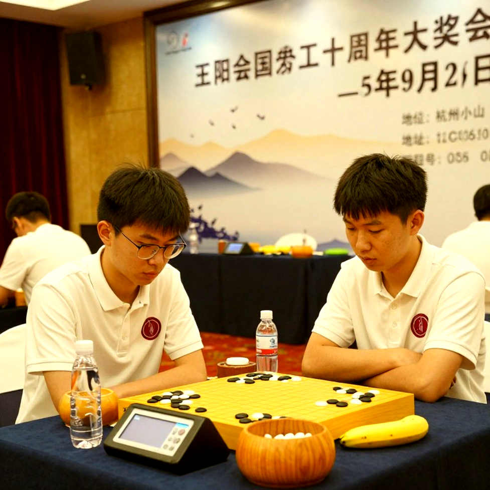 Giải Cờ Vua Toàn Cầu 2026: Carlsen Trở Lại, Ấn Độ Chơi Ván Bài Hai Mặt