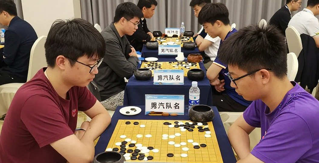 Cái tên đặt sai chỗ: Từ ghế chủ tịch FIDE đến cuốn DVD khai cuộc