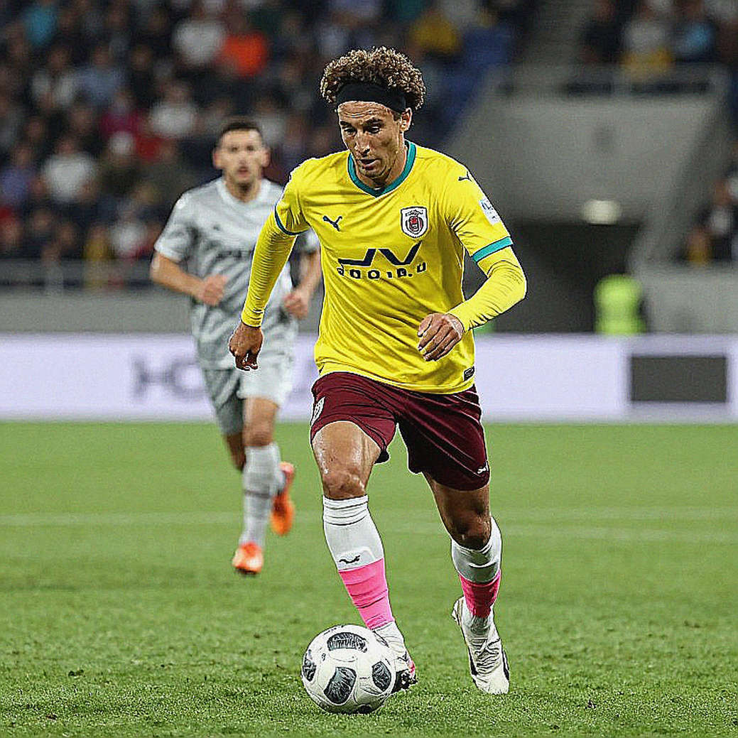 Tinder lọt vào kho dữ liệu bóng đá: khi hệ thống dán nhãn sai nội dung
